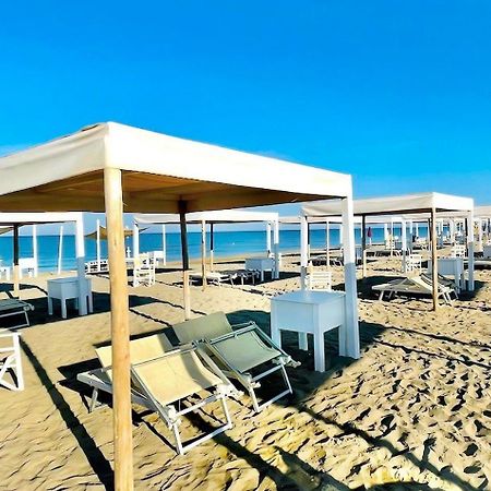 Regina Del Mare Holiday Apartments Tirrenia Buitenkant foto