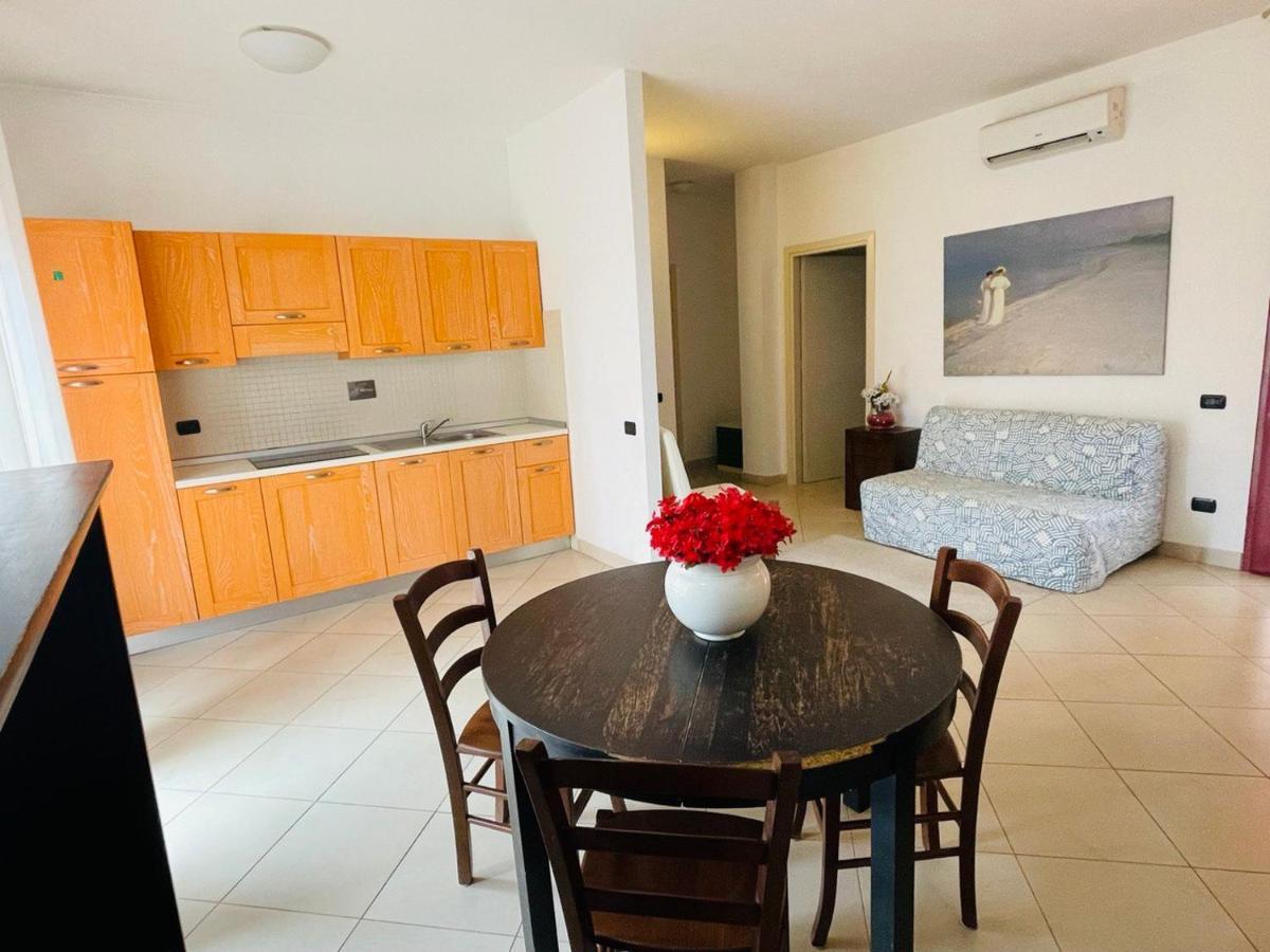 Regina Del Mare Holiday Apartments Tirrenia Buitenkant foto